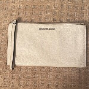 MICHAEL KORS Ivory Pebbled Leather Wristlet Clutch